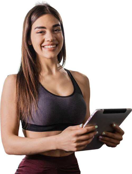 Donna sorridente con tablet in mano