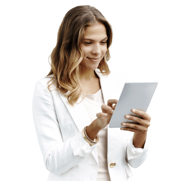 Consulente del lavoro che consulta un tablet